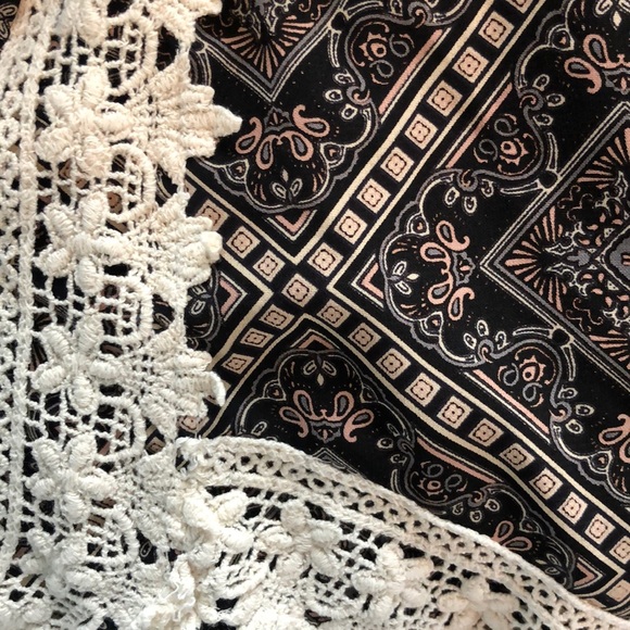 Fun and flirty patterned shorts - Picture 3 of 4